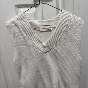 Abercrombie & Fitch Women's V-Neck Sweater Vest - Cream